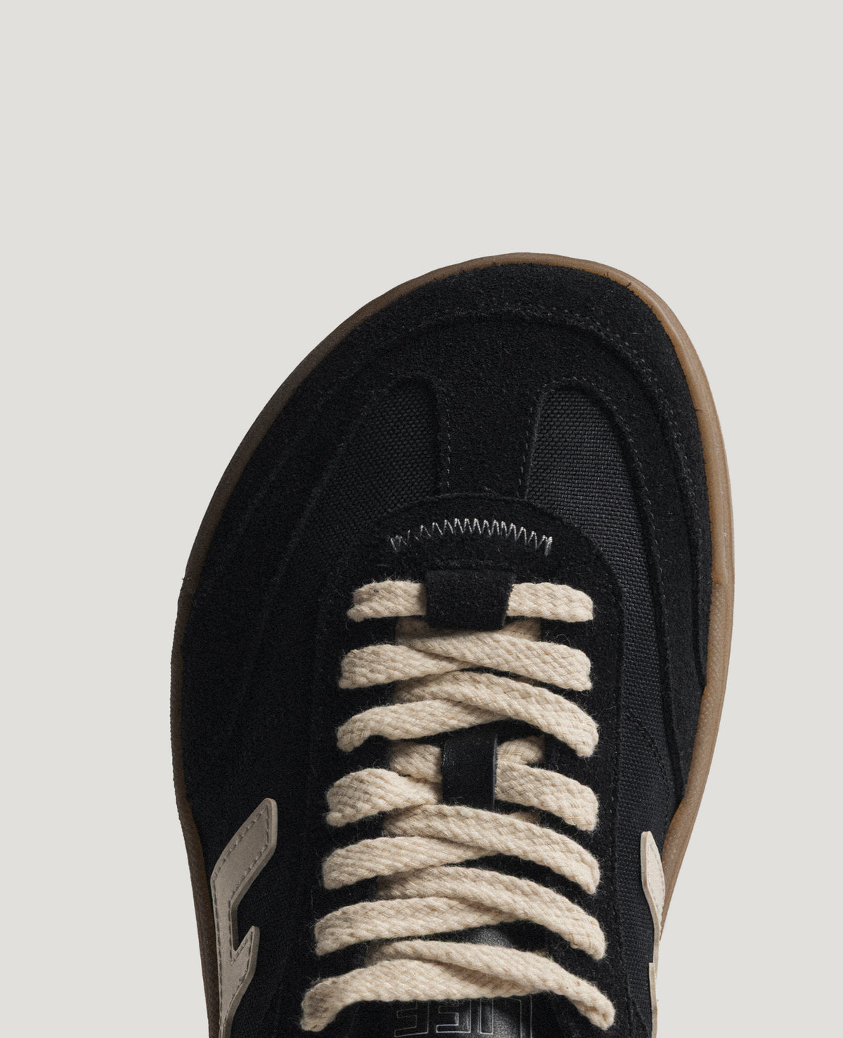 Zero Tennis Black Gum, toebox