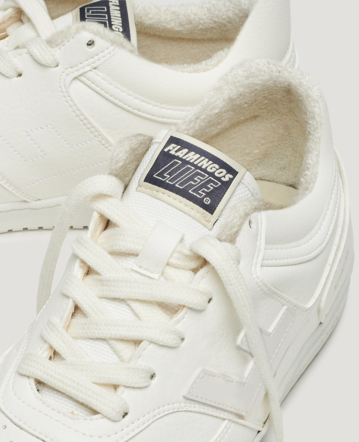 RETRO 90s ALL WHITE