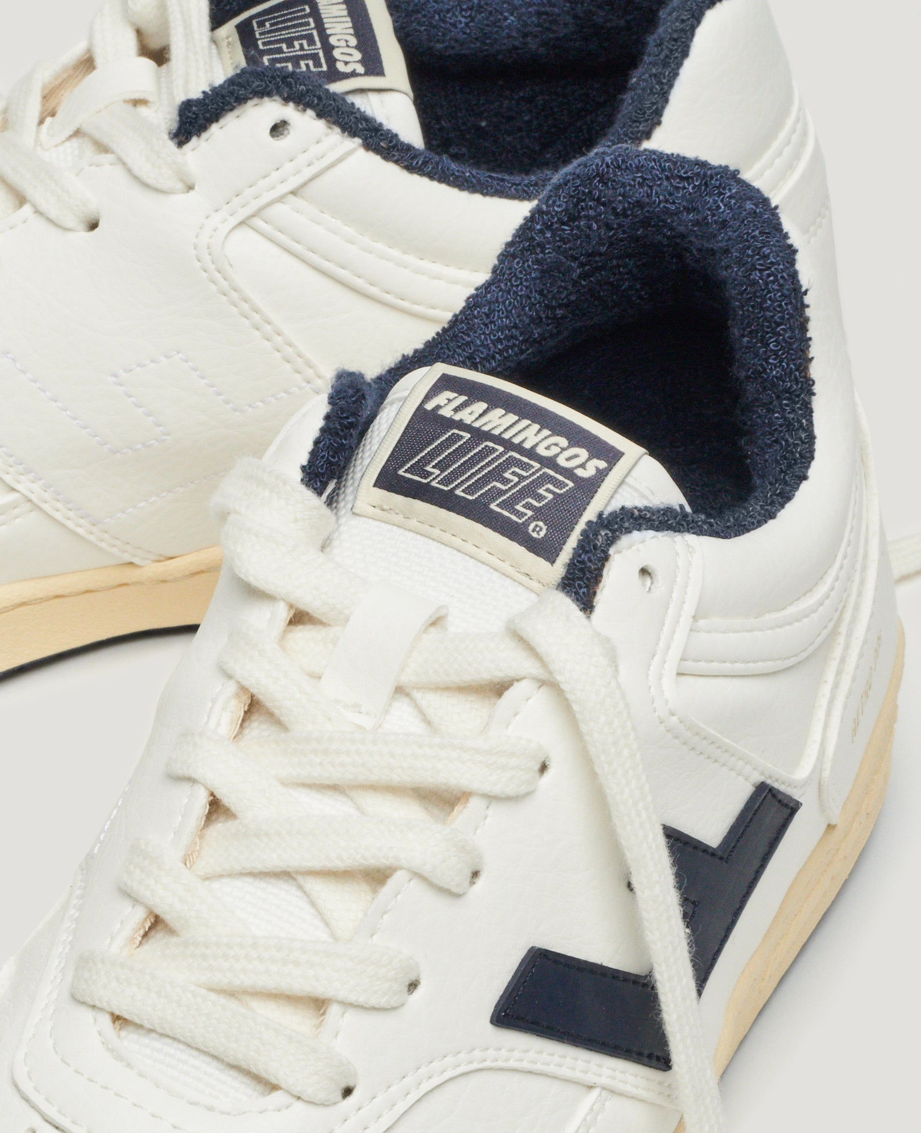 RETRO 90s WHITE VANILLA NAVY